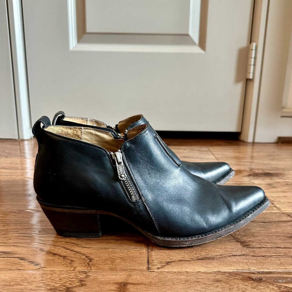 FRYE Sacha Moto Short Bootie Double Zip